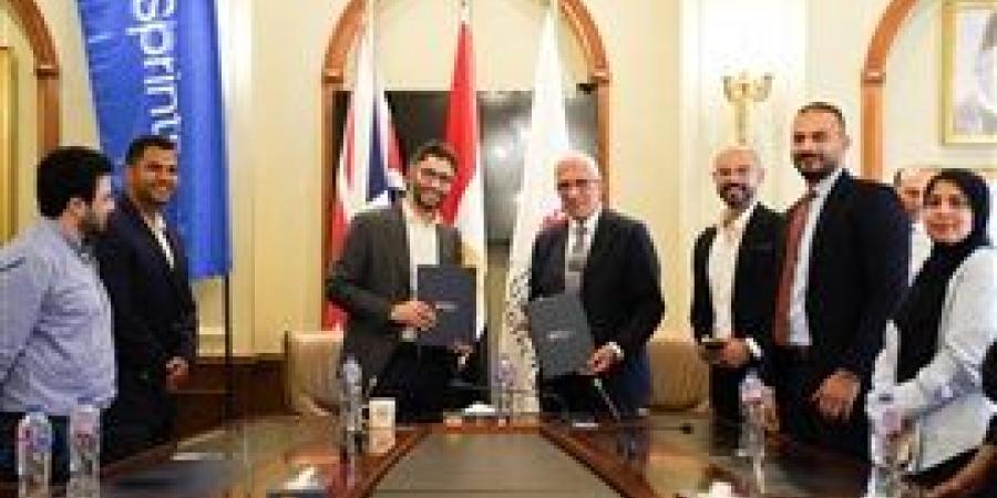 اتفاقية
      استراتيجية
      جديدة
      بين
      منصة
      سبرنتس
      التعليمية
      والجامعة
      البريطانية
      في
      مصر
      (BUE)
      لتمكين
      الشباب