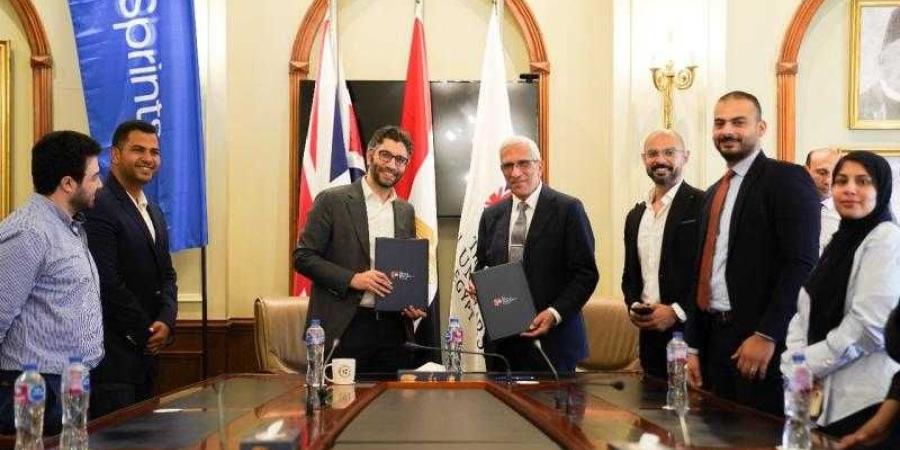 اتفاقية
      استراتيجية
      جديدة
      بين
      منصة
      سبرنتس
      التعليمية
      والجامعة
      البريطانية
      بمصر
      (BUE)
      لتمكين
      الشباب
      وتأهيلهم
      لسوق
      العمل