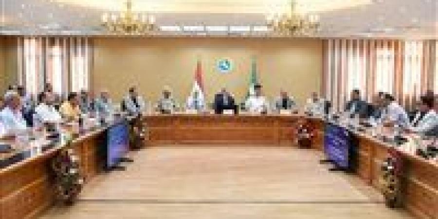 محافظ
      الشرقية
      يعتقد
      اجتماعا
      ...