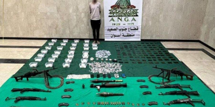 في
      تبادل
      إطلاق
      النيران..
      إصابة
      ضابط
      ومصرع
      5
      عناصر
      إجرامية
      بأسوان