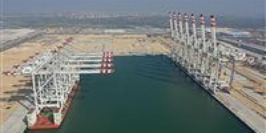 مجلس
      الوزراء
      للتنمية
      الصناعية:
      ميناء
      دمياط
      يستقبل
      5
      أوناش
      لمحطة
      الحاويات
      "
      تحيا
      مصر
      1"