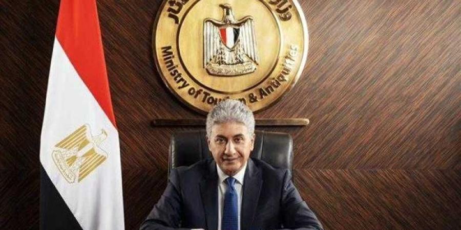 وزير
      السياحة
      والآثار
      يتابع
      أعمال
      غرفة
      عمليات
      انتظام
      الحركة
      السياحية
      في
      مصر