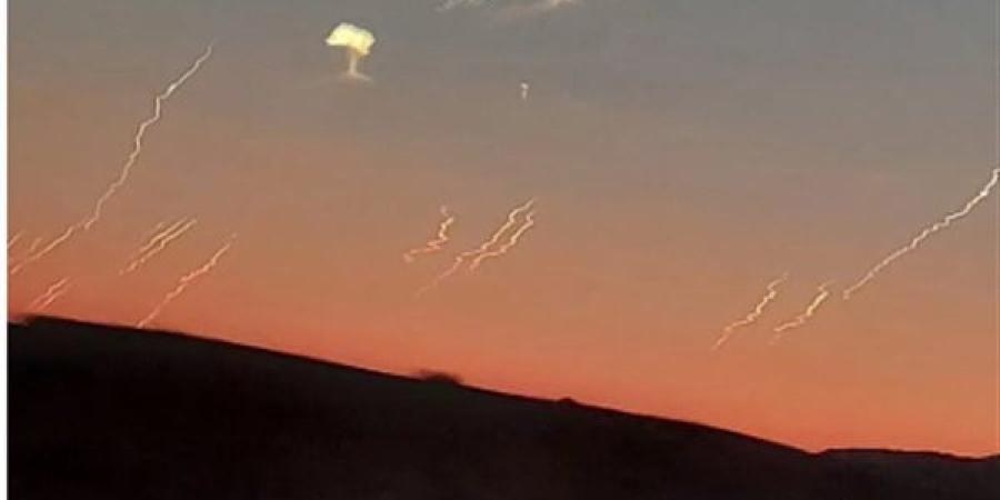 عاجل..
      ظهور
      أجسام
      غريبة
      بسماء
      ...