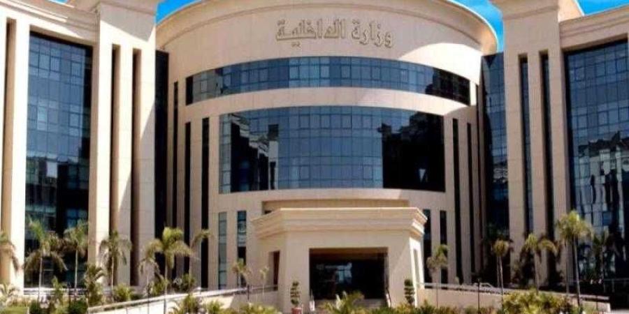 إتخاذ
الإجراءات
القانونيـة
حيـال
4
عناصر
جنائية
لقيامهم
بغسـل
50
مليون
جنيه
متحصلة
من
نشاطهم
الإجرامى