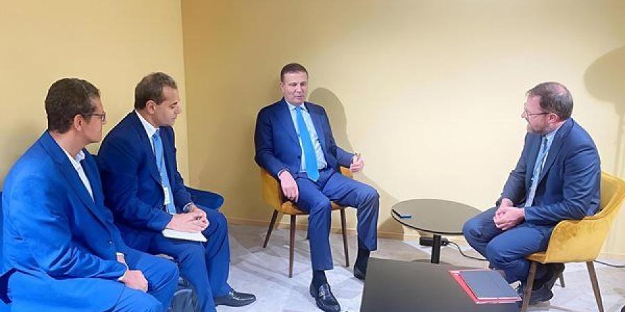 على
      هامش
      اجتماعات
      نيس..
      وزير
      ...