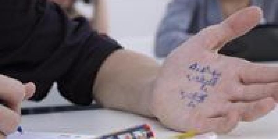 "شاومينج"
      تزعم
      تسريب
      امتحانات
      ...