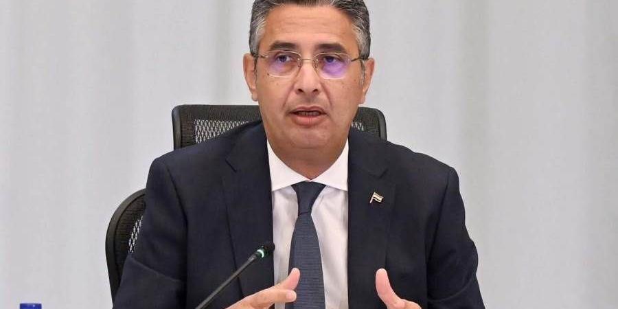 وزير
      التموين:
      توافر
      كامل
      للسلع
      الأساسية
      ومدد
      الكفاية
      تفوق
      6
      أشهر