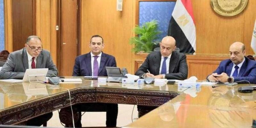 وزير
      التربية
      والتعليم
      يتابع
      امتحانات
      الثانوية
      العامة
      من
      خلال
      غرفة
      العمليات
      المركزية
      بالوزارة