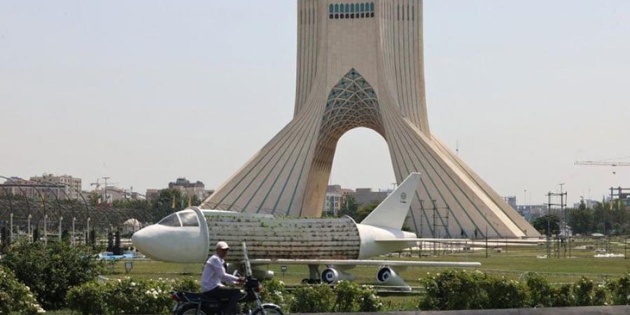 غارات
      إيران
      وإسرائيل
      تنذر
      بوصول
      شظايا
      أمنية
      واقتصادية
      إلى
      المغرب