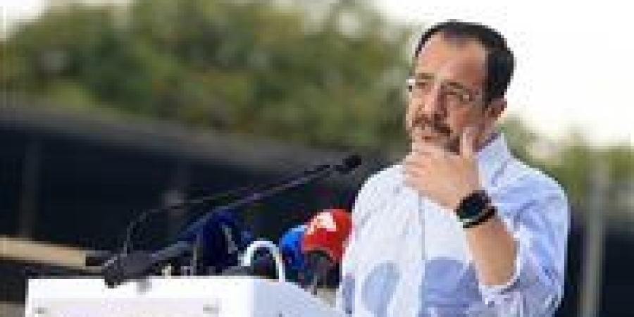 رئيس
      قبرص:
      إيران
      طلبت
      منا
      نقل
      رسالة
      إلى
      إسرائيل
      وسأجري
      اتصال
      مع
      نتنياهو
      والسيسي
      اليوم