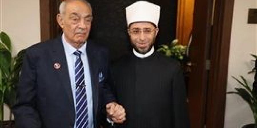 لتعزيز
      روح
      التآخي
      والمحبّة..
      وزير
      الأوقاف
      يلتقي
      السيد
      عيد
      لبيب
      ووفدًا
      من
      الشخصيات
      القبطية