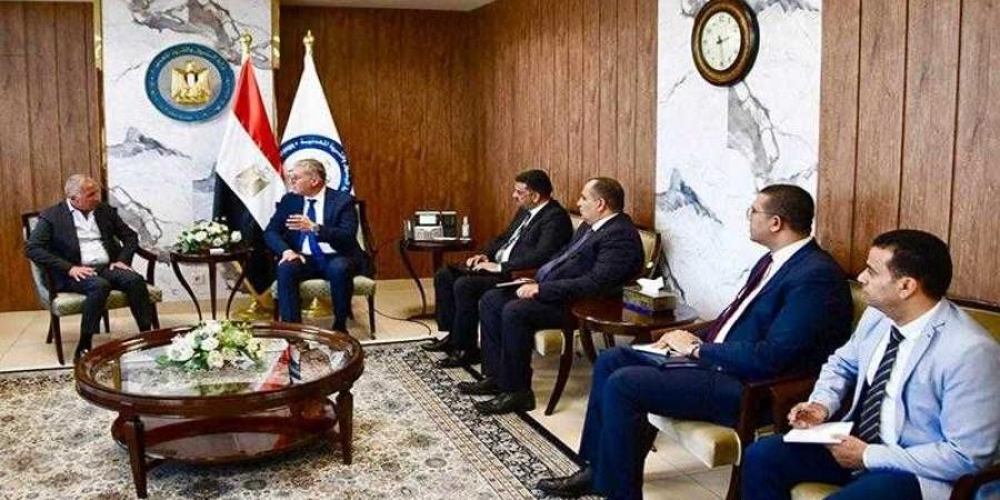 وزير
      البترول
      يبحث
      مع
      مجموعة
      السويدي
      إليكتريك
      تعزيز
      التعاون
      المشترك
      بقطاعي
      البترول
      والتعدين