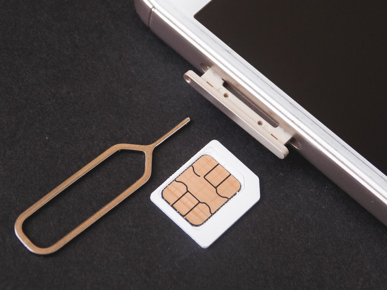 هل بطاقة eSIM أكثر أمانًا من بطاقة SIM العادية؟ - الأخبار - IMEI.info