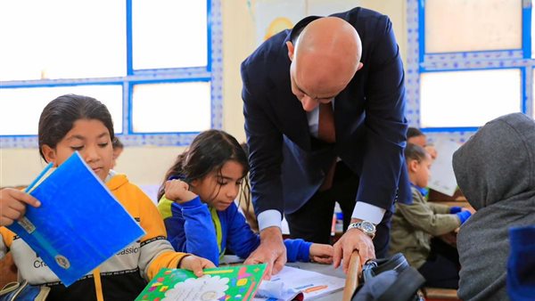 وزير التعليم يتفقد مدارس 