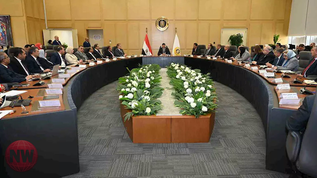 وزير الصناعة يضع خطة عمل جديدة لتعزيز تنافسية القطاع الصناعي المصري