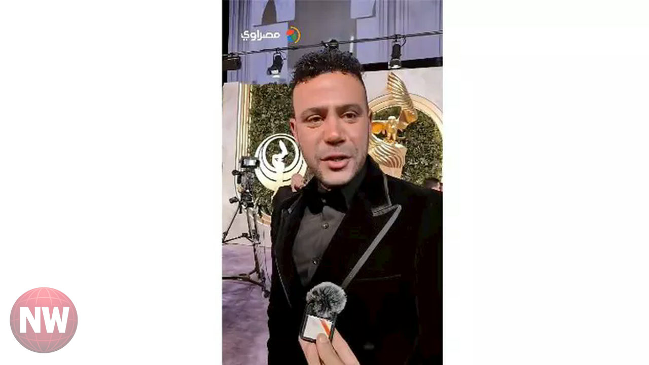 محمد إمام يصف 