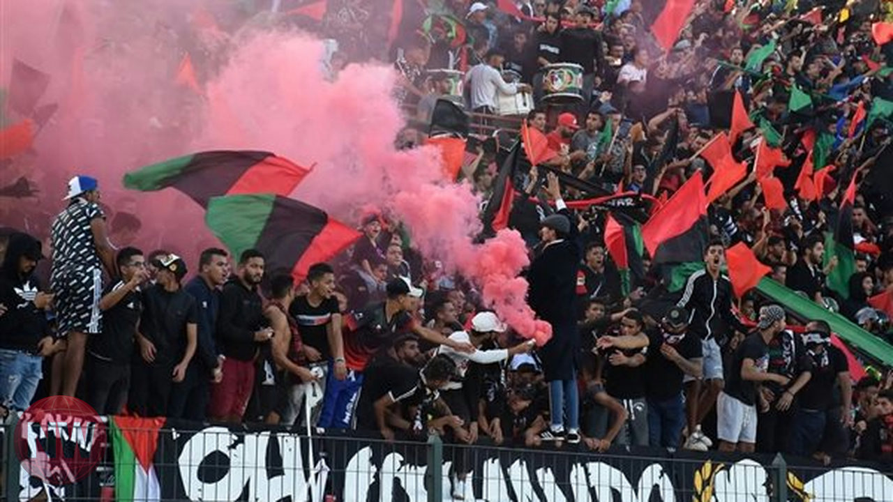 الكاف يطلب إيضاحاً من الجيش الملكي بعد اتهامات تقرير مراقب لقاء الأهلي