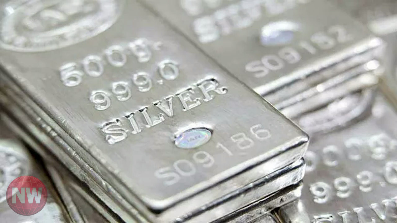 الفضة تتجاوز 82.5 دولارًا للأونصة مدعومة بتراجع الدولار وقرار المحكمة العليا