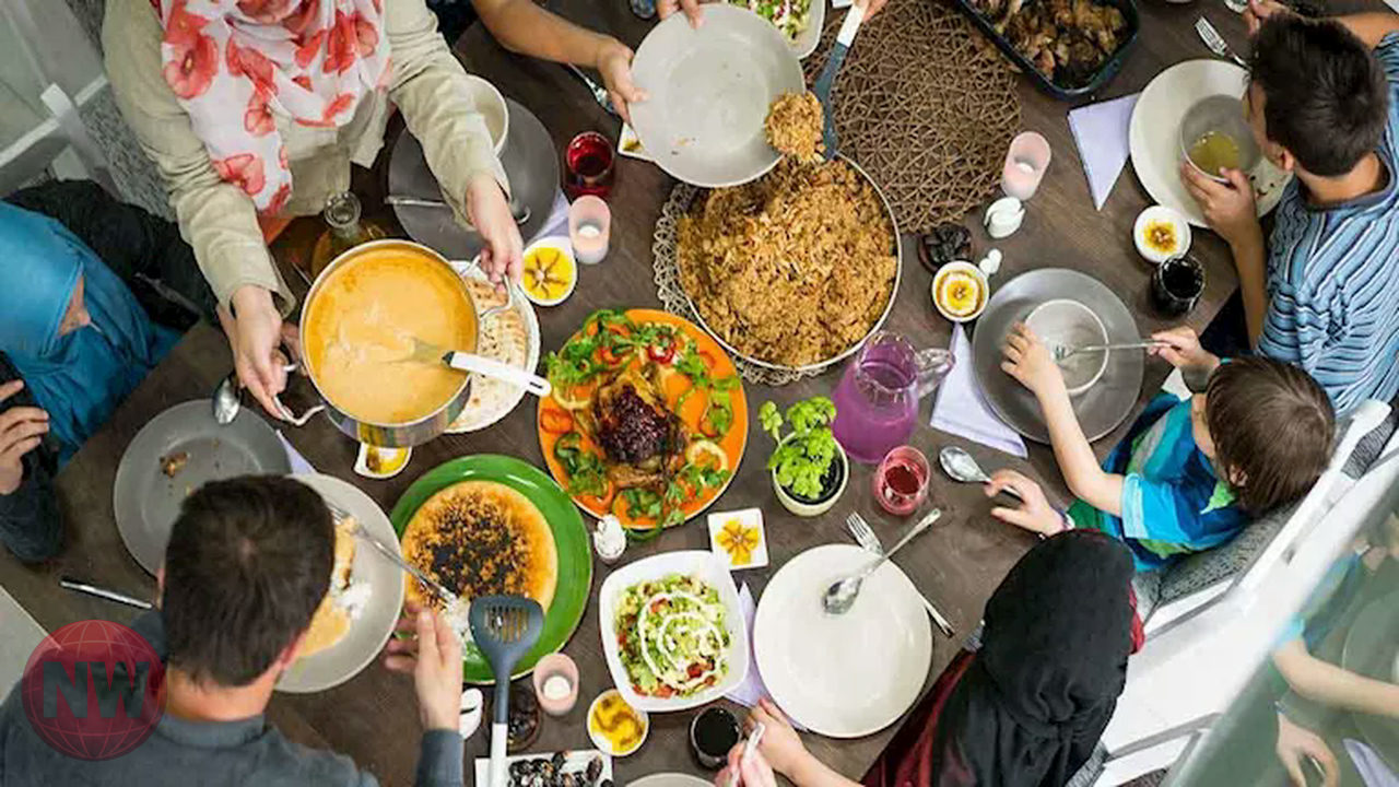 إتيكيت ولائم رمضان: قواعد استقبال الضيوف وتقديم الشكر للمضيف