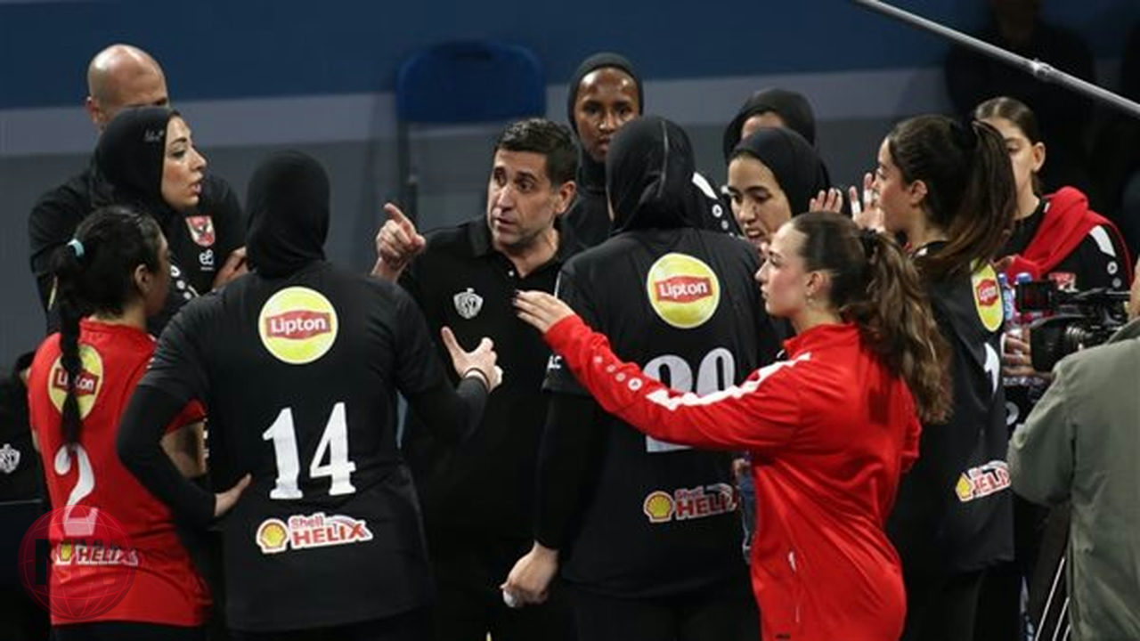 الأهلي يسعى لصدارة الدوري بمواجهة سموحة.. وسيدات الطائرة تلاقي الصيد بكأس مصر