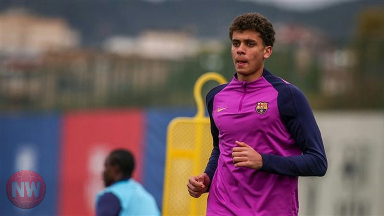 حمزة عبدالكريم يعود مؤقتاً لمصر بسبب تأخر تصريح العمل في إسبانيا