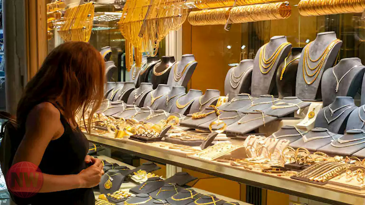 الذهب يتراجع 70 جنيهاً في مصر: عيار 21 يسجل 7160 جنيهاً للجرام