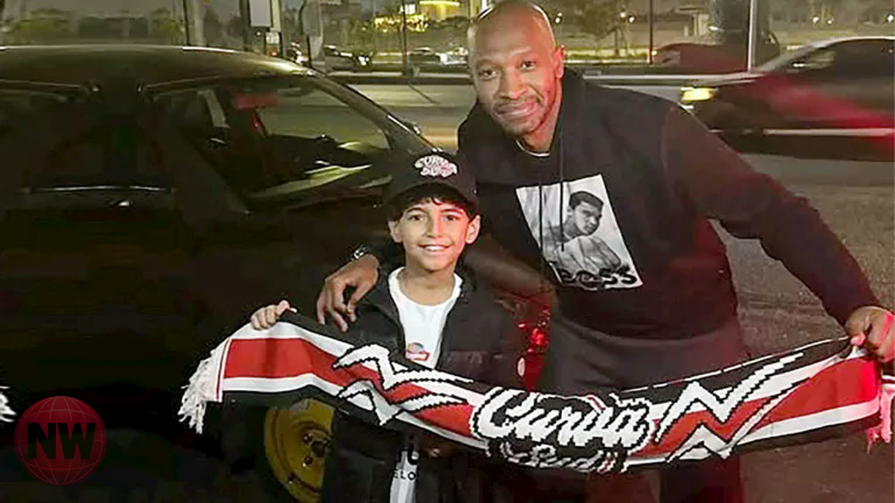 شيكابالا يهدي قميص الزمالك لطفل مسلسل 