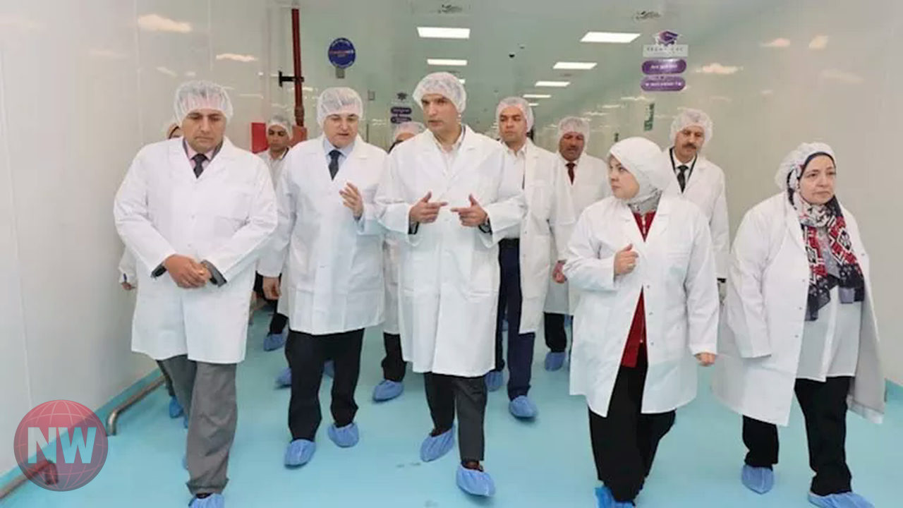 وزير الصناعة يتفقد مصنع أدوية عملاق بالقليوبية ويدعم تنافسية القطاع
