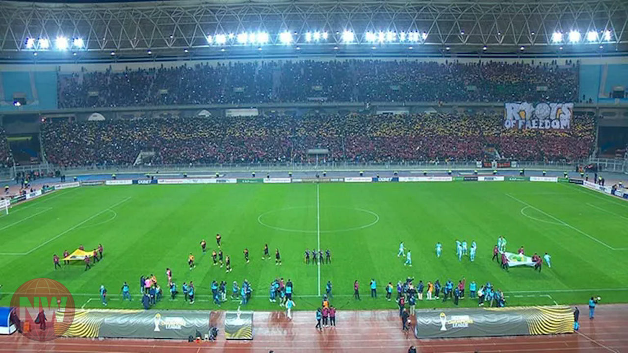 جمهور الترجي يلقي زجاجات على لاعبي الأهلي قبل مواجهة دوري الأبطال