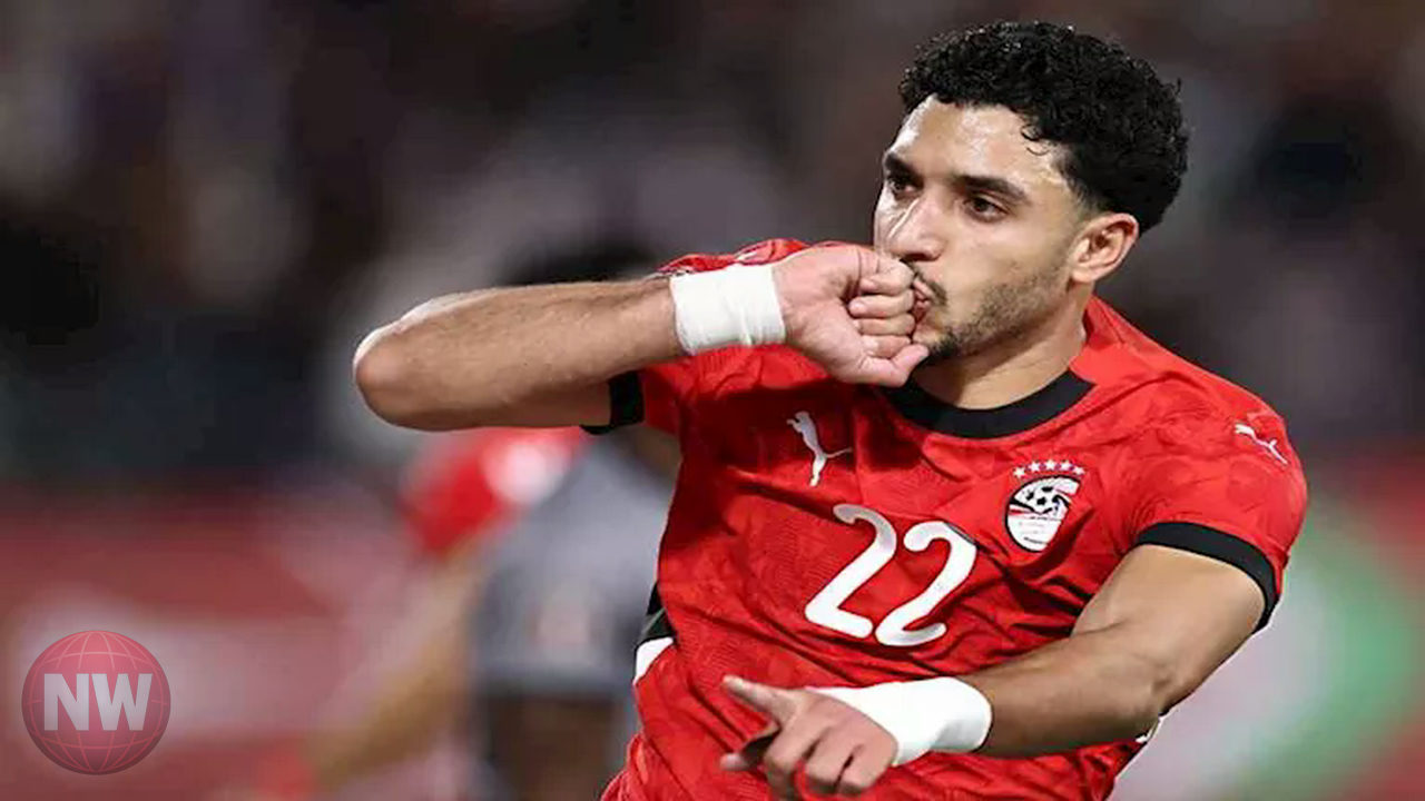 برشلونة يضع عمر مرموش هدفاً لتدعيم هجومه الصيفي