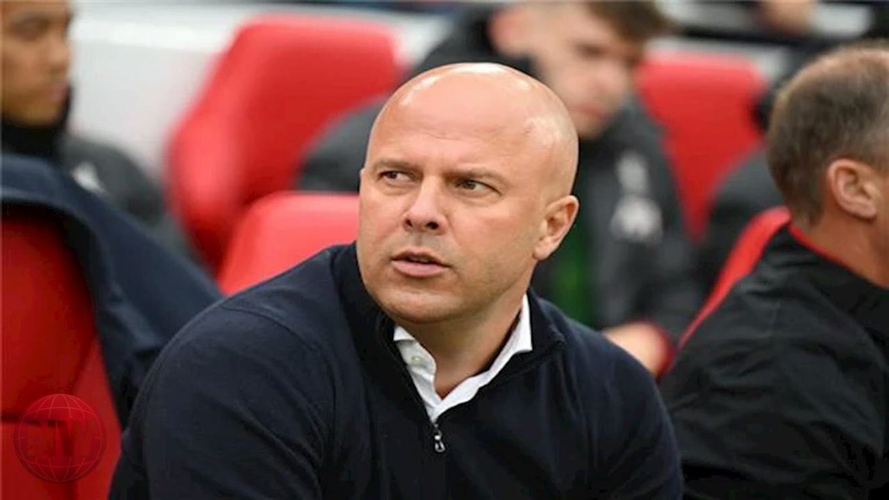 ليفربول يتمسك بمدربه سلوت رغم النتائج المتراجعة