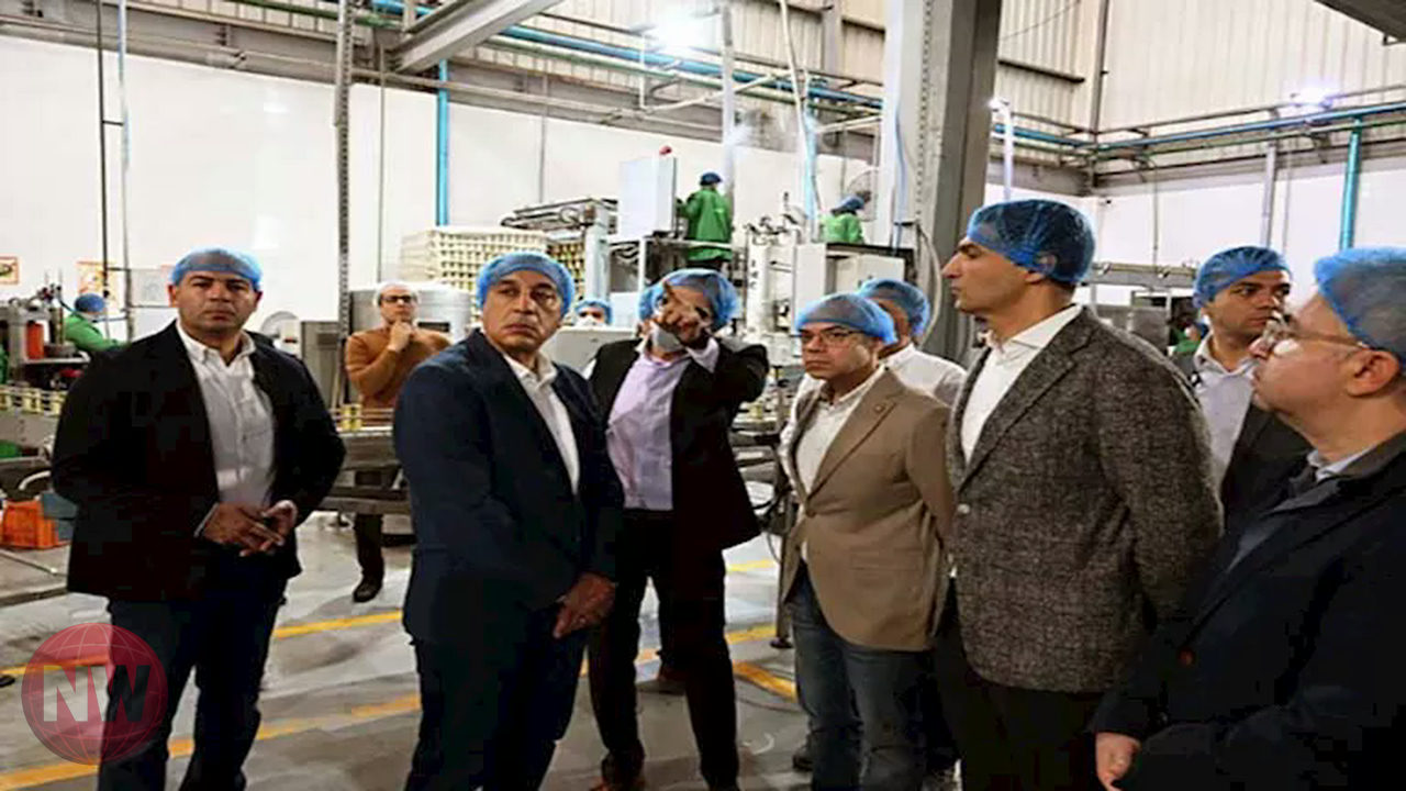 وزير الاستثمار يتفقد مصنع 