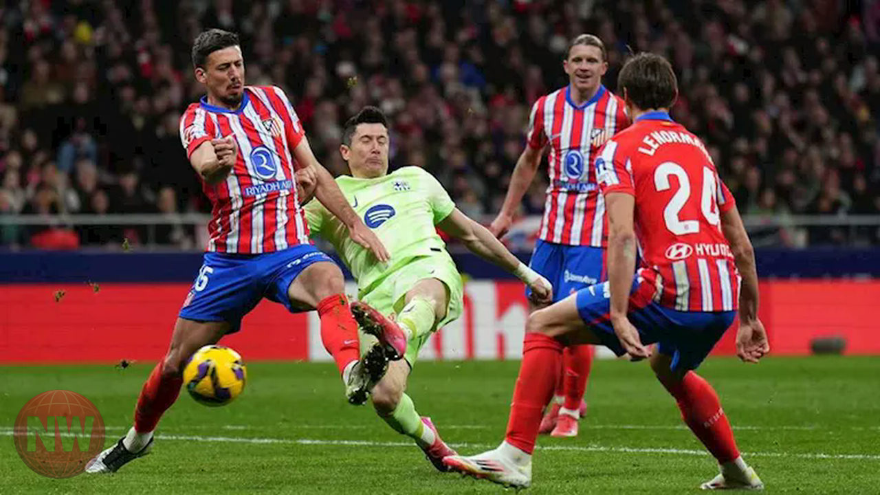 أتلتيكو مدريد يتقدم على برشلونة في الشوط الأول المثير للدوري الإسباني