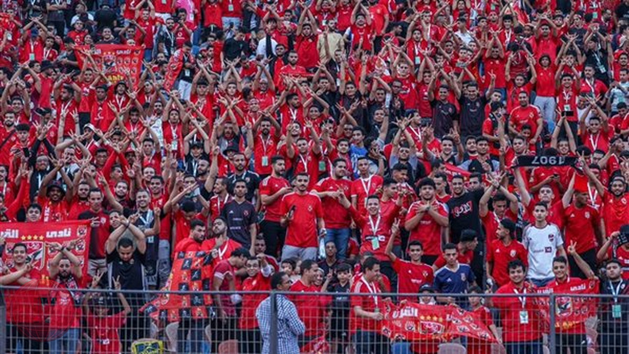 جماهير الأهلي تطالب اللاعبين باستعادة الهوية قبل مواجهة سيراميكا