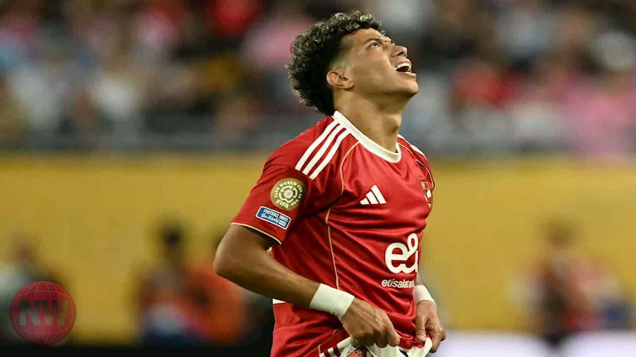 معلق رياضي يلمح لرحيل إمام عاشور عن الأهلي بعرض مالي كبير