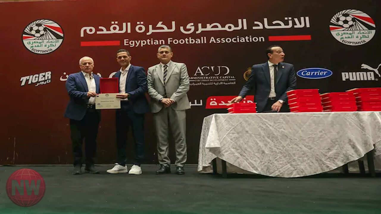 الاتحاد المصري يمنح حكم الأهلي الشارة الدولية وسط أزمة مع النادي