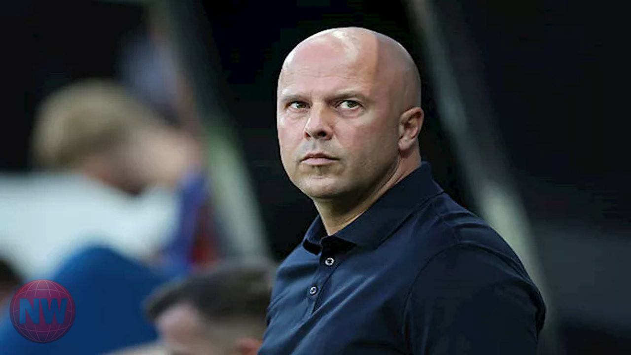 سلوت يوضح سياسة ليفربول المالية في سوق الانتقالات الصيفية