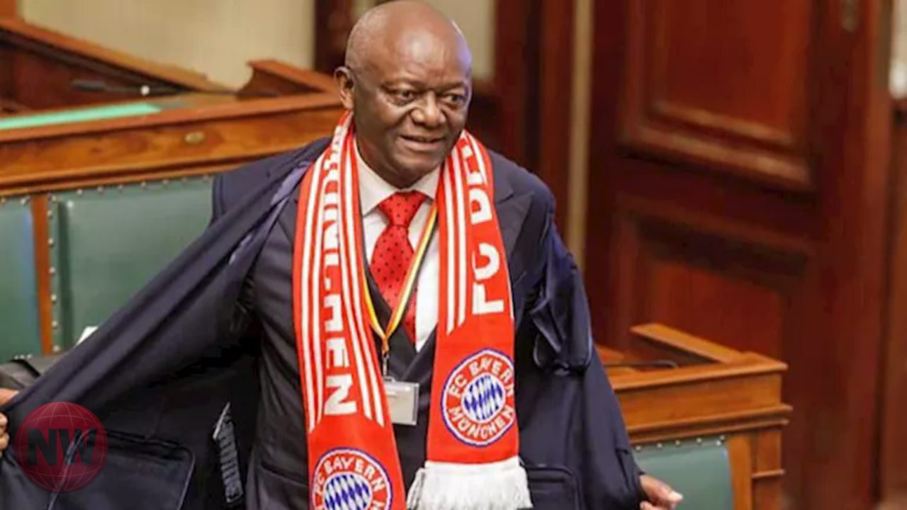 والد فينسنت كومباني يحتفل بإنجاز نجله في دوري الأبطال من داخل البرلمان البلجيكي