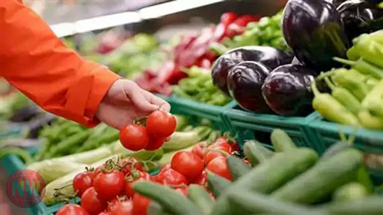 أسعار البنزين والكهرباء ترتفع.. وتضخم يلتهم دخل الأسر المصرية