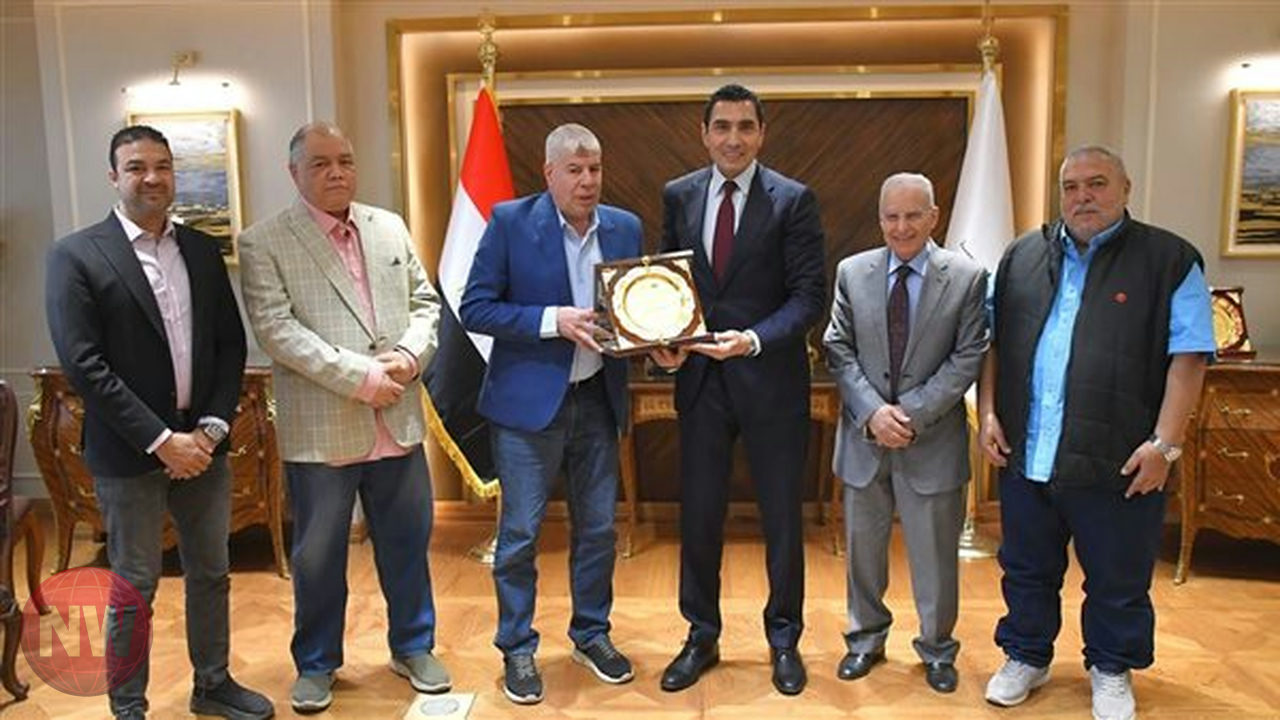 وزير الرياضة المصري يبحث دعم نجوم الرياضة القدامى مع أحمد شوبير