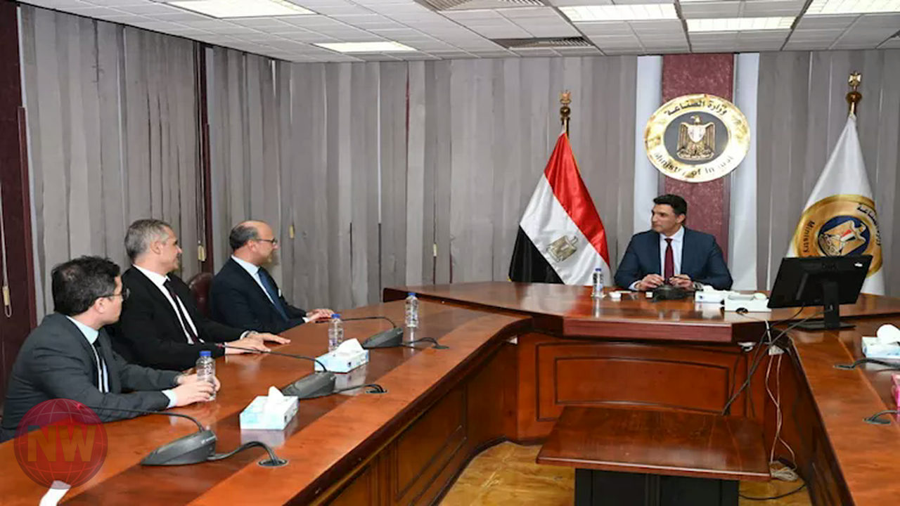 وزير الصناعة يبحث خطط توسع مجموعة صافولا في السوق المصري