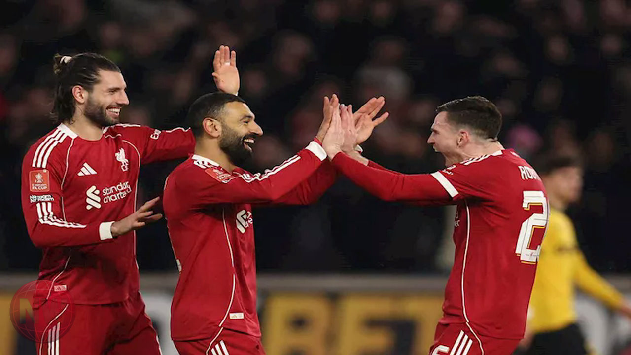 ليفربول يواجه مانشستر يونايتد في قمة الدوري الإنجليزي على أولد ترافورد