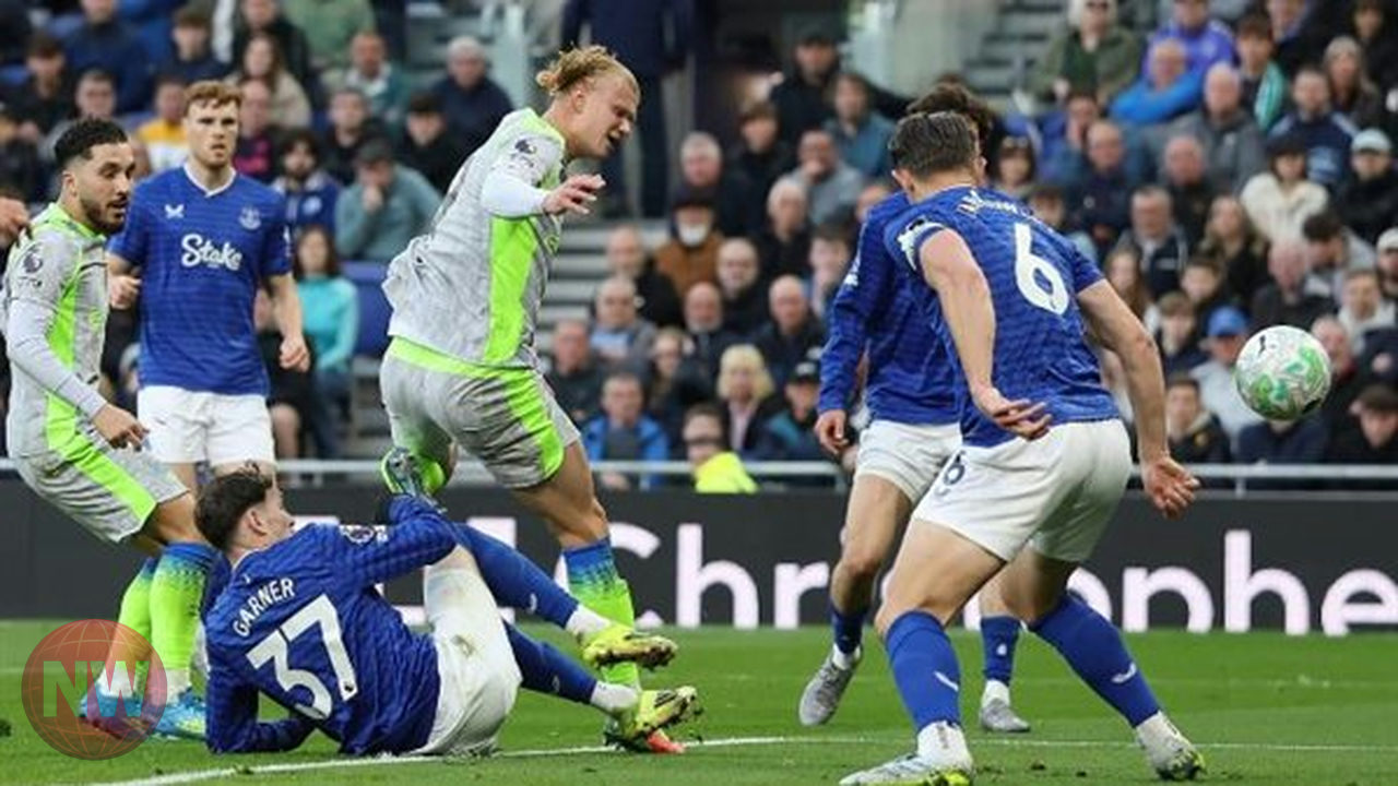 إيفرتون يعرقل مانشستر سيتي بتعادل مثير في الدوري الإنجليزي