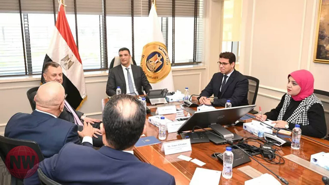 وزير الصناعة المصري يبحث مع بنك أبوظبي الأول تعزيز تمويل القطاع الإنتاجي