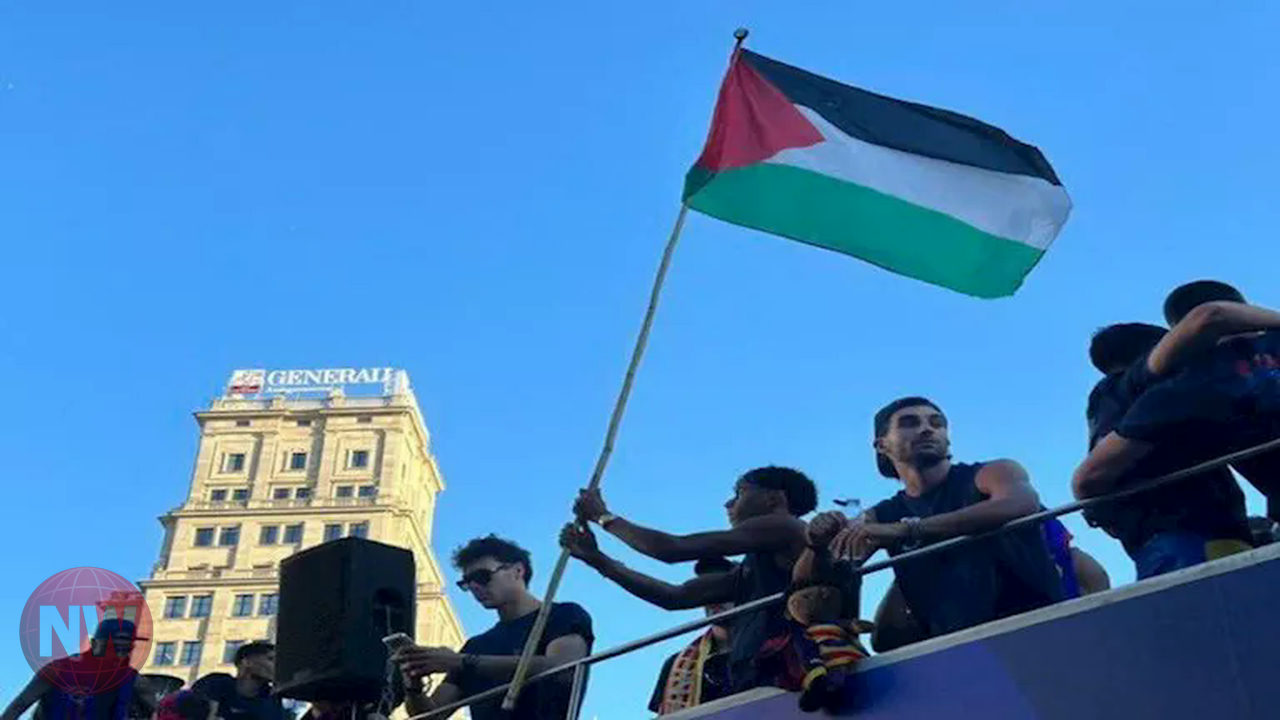 علم فلسطين في احتفالات برشلونة يثير جدلاً واسعاً