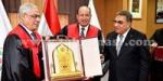 منح
      الدكتوراه
      الفخرية
      للنائب
      العام
      من
      جامعة
      المنصورة
      تقديرًا
      لإسهاماته
      في
      دعم
      العدالة