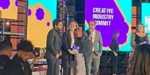 لحظة
      غضب
      يفوز
      بأفضل
      مسلسل
      15
      حلقة
      بحفل
      creative
      industry
      summit
      ”