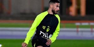 تدريبات
      بدنية
      لناصر
      ماهر
      على
      هامش
      مران
      الزمالك