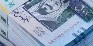 انخفاض سعر الريال السعودي تزامنًا مع موسم العمرة