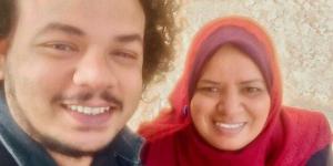 مصطفى
      غريب
      يطالب
      الجمهور
      بالدعاء
      لوالدته
      الراحلة